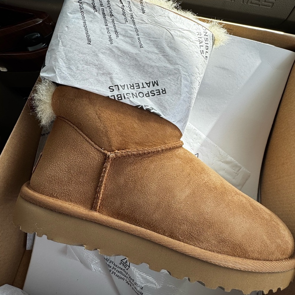 UGG Bailey Bow II Boots - Tan BNWT